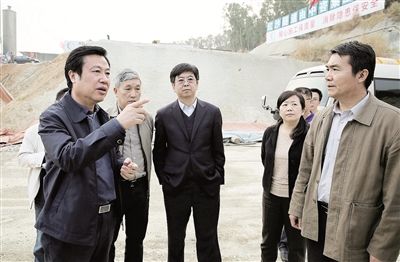 张琦:保质保量加快红沙隧道施工 争取年底通车